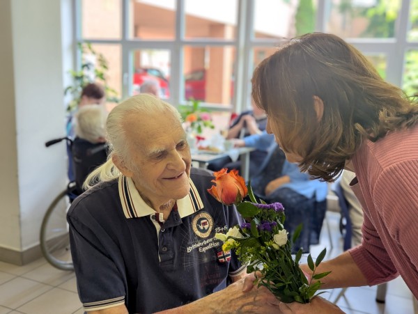 PXL_20250527_121750039.PORTRAIT.jpg, 67kB