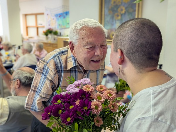 PXL_20250819_121622421.PORTRAIT.jpg, 77kB