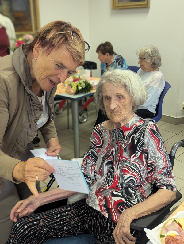 PXL_20250923_121940263.PORTRAIT.jpg, 145kB